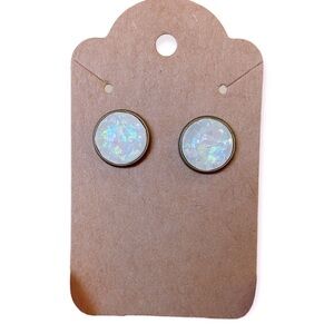𝅺𝅺⭐️2 FOR $20⭐️ Opal Look White Stud Earrings